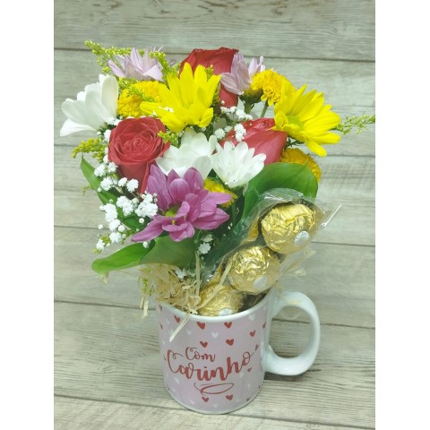 Mimo na Caneca  ( Caneca com estampa sortida + Arranjo + Chocolate )